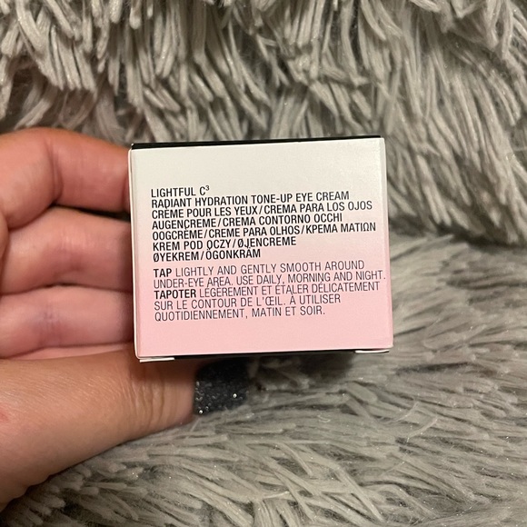 MAC Lightful C3 Radiant Hydration Tone-Up Eye Cream - Picture 4 of 5